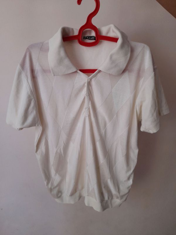 futbolka, razmer L , qaymoq rang 25.000 futbolka, razmer L , qaymoq rang 25.000