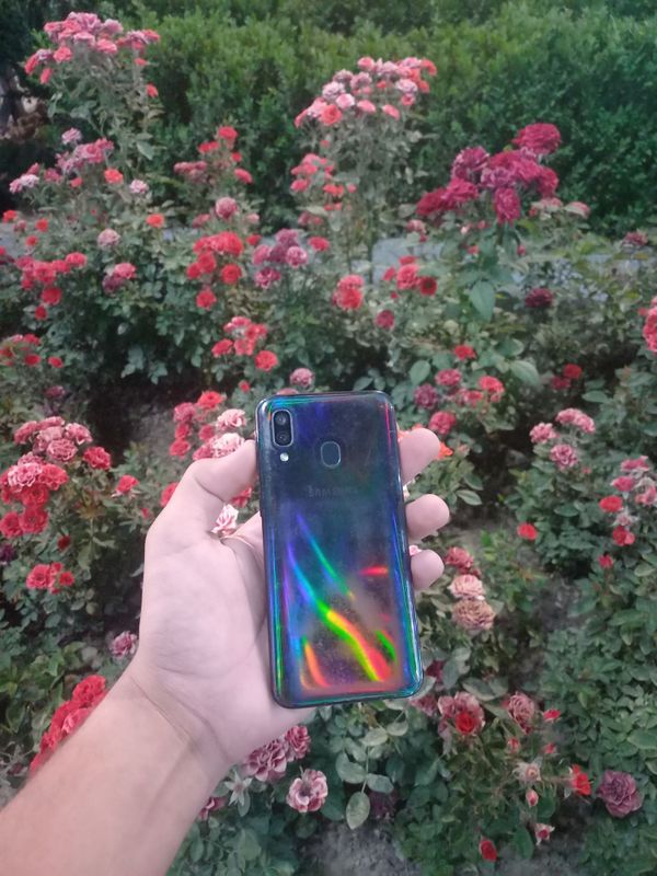 Samsung A 40 4/64 gb Samsung A 40 4/64 gb