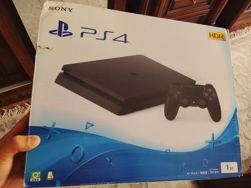 PlayStation 4 slim (1 TB) PlayStation 4 slim (1 TB)