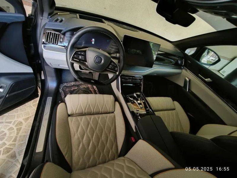 BYD tang 2022 yil Rangi qora BYD tang 2022 yil Rangi qora
