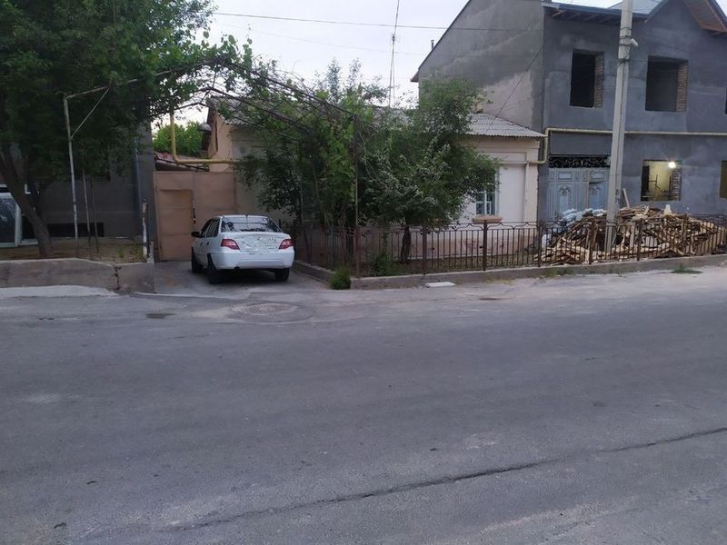 Dombirabot mahalada uy sotiladi maktap boxcha karzika metro bozor yaqi Dombirabot mahalada uy sotiladi maktap boxcha karzika metro bozor yaqi