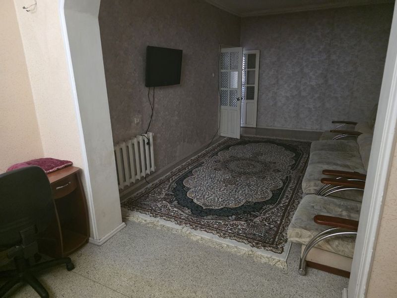 Срочно сдаётся квартира метро ойбек 2-комнат 65м2 хорошо ремонт укомпл
