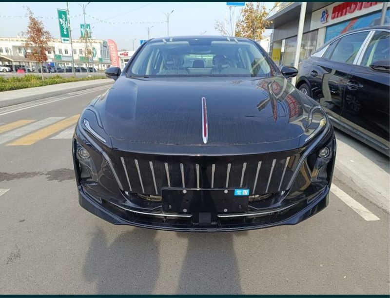 Hongqi EQM5 450 km