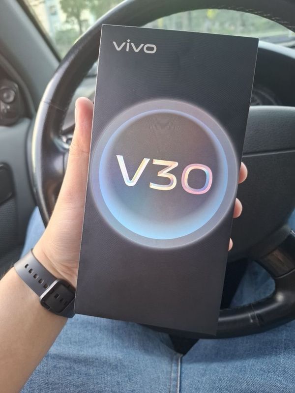 Vivo V30 5G - RAM: 12GB / ROM: 256GB Vivo V30 5G - RAM: 12GB / ROM: 256GB