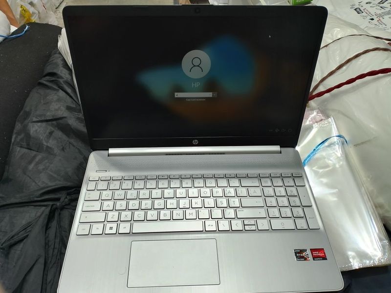 Hp reyzn 5 pachti yangi zaryadkasi bor Hp reyzn 5 pachti yangi zaryadkasi bor