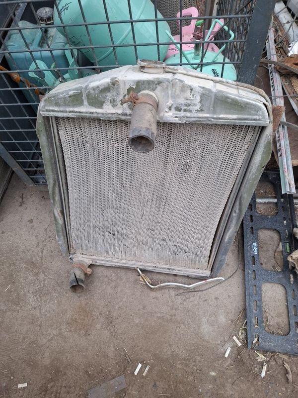Latunvy radiyator sotiladi 4 dona Latunvy radiyator sotiladi 4 dona