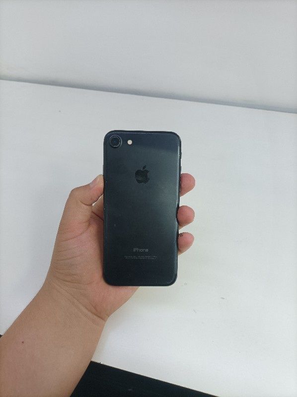 iPhone 7 sotiladi iPhone 7 sotiladi