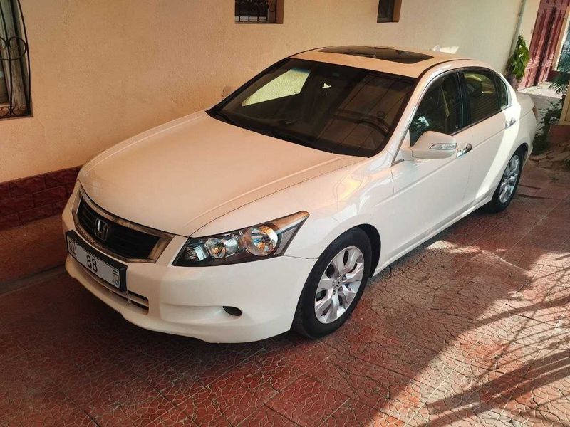 Продаётся Honda Accord белый жемчуг