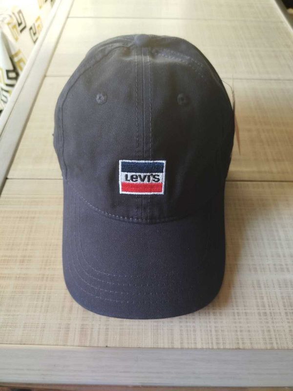 Продаю новую кепку LEVIS производство Таиланд звоните смело Продаю новую кепку LEVIS производство Таиланд звоните смело
