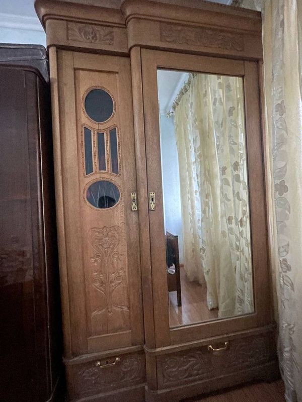 Антикварный комплект ручной работы шкаф и комод 19 века Антикварный комплект ручной работы шкаф и комод 19 века