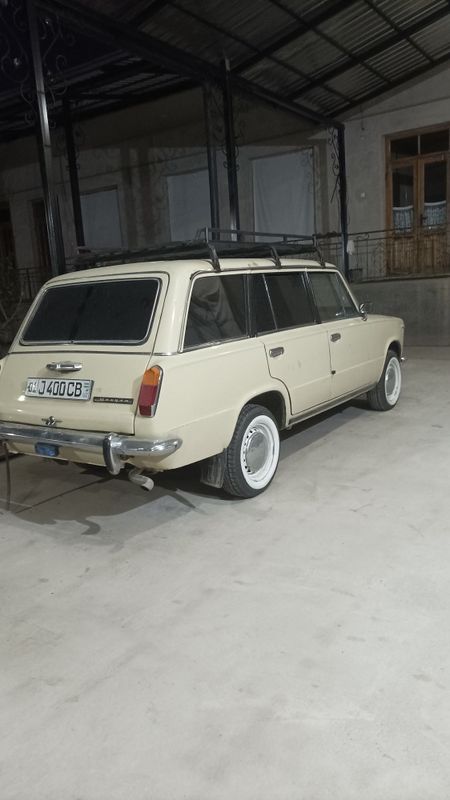 Vaz 2102 sotiladi