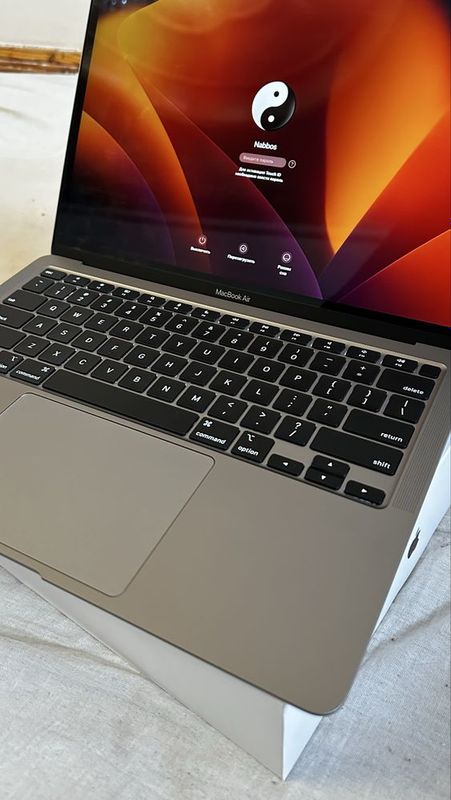 как новый Macbook Air 8/256 аккум-100 цикл-7 sotiladi