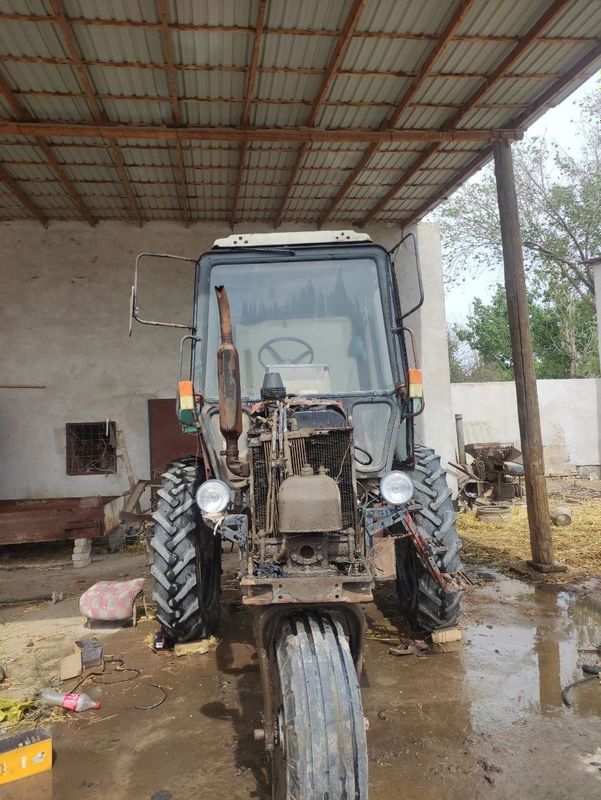 MTZ 80 traktori sotiladi MTZ 80 traktori sotiladi