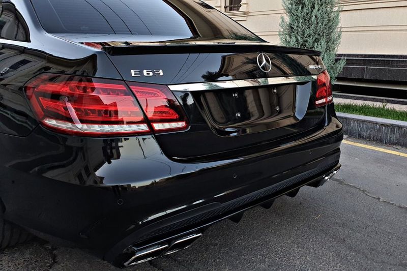 Mercedes W212 AMG E63 Body Kit 2012 Состаяние Какновый Mercedes W212 AMG E63 Body Kit 2012 Состаяние Какновый