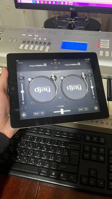 Ipad Sotiladi Djay2 yozilgan