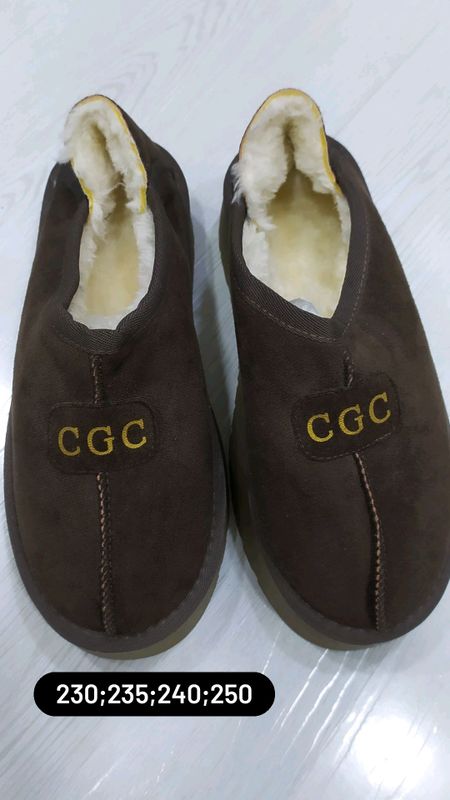 ugg sotiladi narx kelishamz ugg sotiladi narx kelishamz