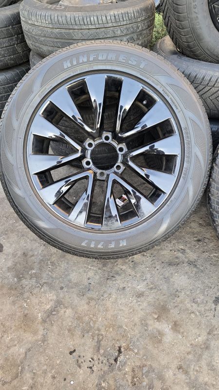 285.50.R20 razmerli Prado moshinasining radnoy diska baloni. 285.50.R20 razmerli Prado moshinasining radnoy diska baloni.
