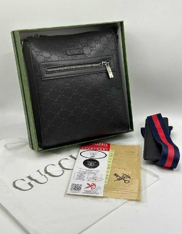 Gucci барсетка состояние новое, не ношенная делаю большую скидку Gucci барсетка состояние новое, не ношенная делаю большую скидку