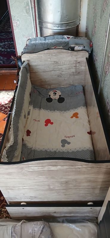 Detski kravat ko'rpa yastix bilan yengi Detski kravat ko'rpa yastix bilan yengi