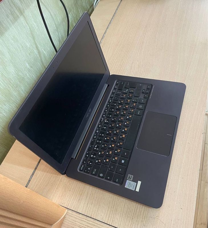 Asus zenbook ux305l