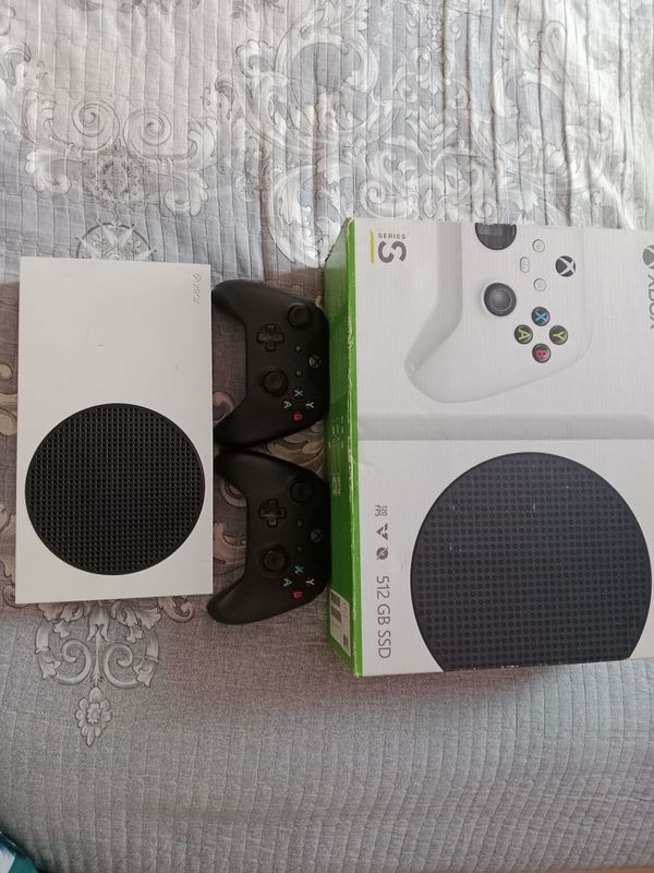 Продам xbox series s 512gb,с двумя геймпада и играми Продам xbox series s 512gb,с двумя геймпада и играми