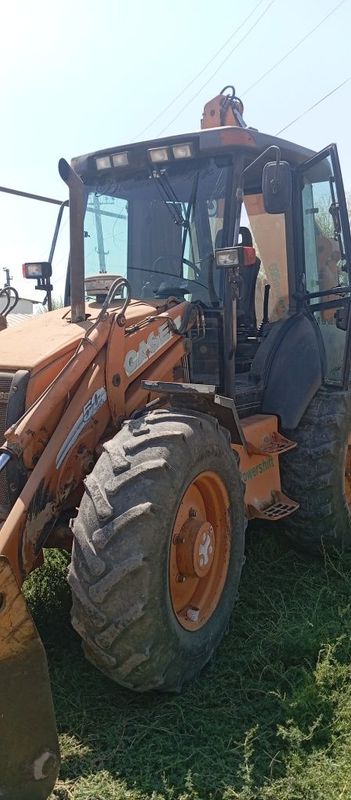 Case 695 супер 2007 йил