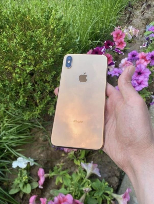Iphone xs max gold Iphone xs max gold