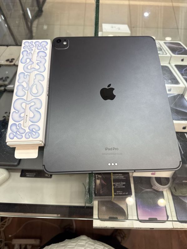 Ipad pro 13 inch m4 256 gb 5 G 6 sikl Ipad pro 13 inch m4 256 gb 5 G 6 sikl