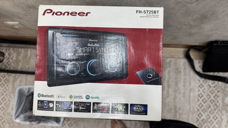 Pioneer FH-S725BT - 105$