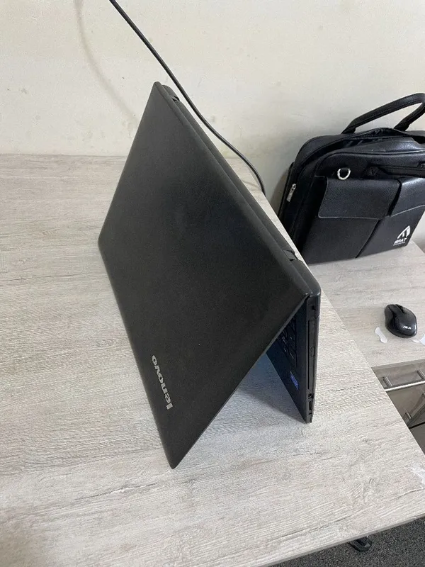 Lenovo laptop arzonga sotiladi xotira 512gb