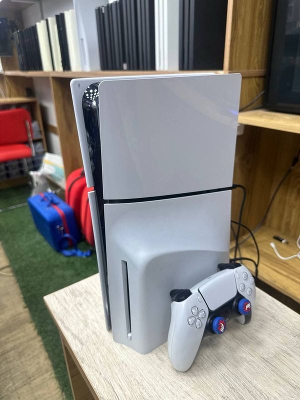 Продаётся Playstation 5 slim с дискаводом Продаётся Playstation 5 slim с дискаводом