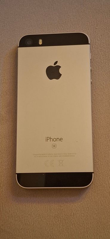 iPhone  5 se 32гб идеал