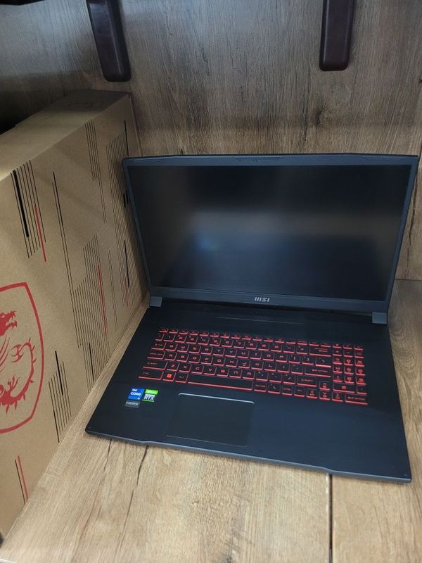 MSI Katana GF76 12UE-037US Core i7-12700H MSI Katana GF76 12UE-037US Core i7-12700H