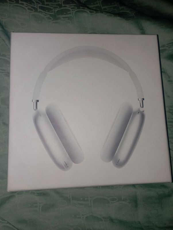 Airpods Max sotuvda Airpods Max sotuvda