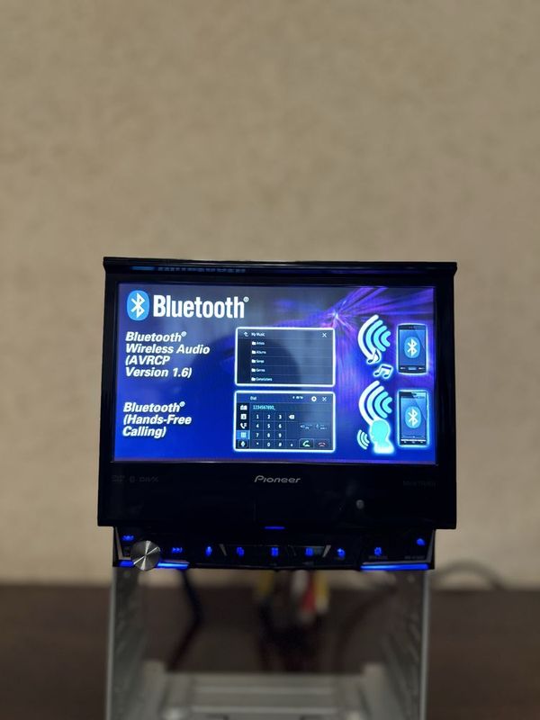 Pioneer AVH-A7150BT Original manitorli magnitafon sotiladi. Pioneer AVH-A7150BT Original manitorli magnitafon sotiladi.