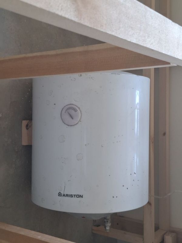 Ariston sotiladi. Ariston sotiladi.