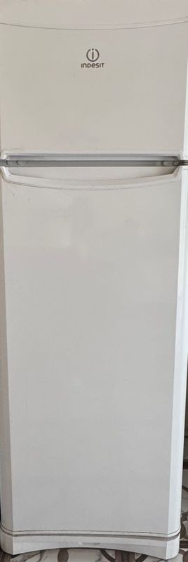 Холодильник Indesit