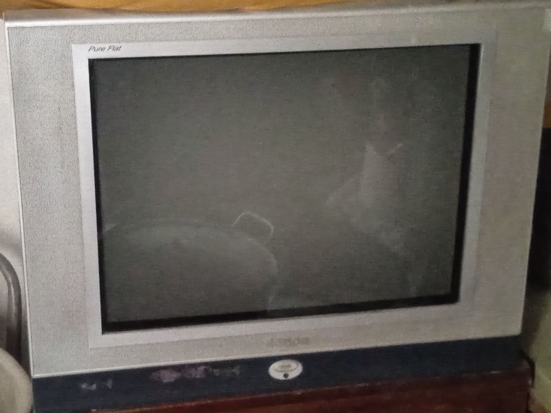 Televizor sotiladi