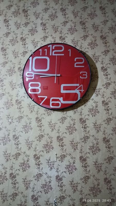 Продаю часы настенные Продаю часы настенные