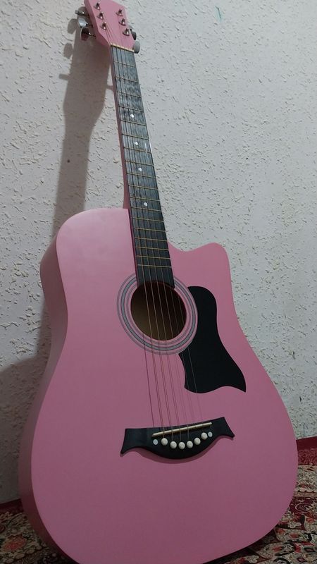 Gitara sotiladi
