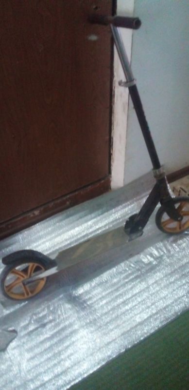 Продаётся самокат подрастковый в хорошем состоянии.
