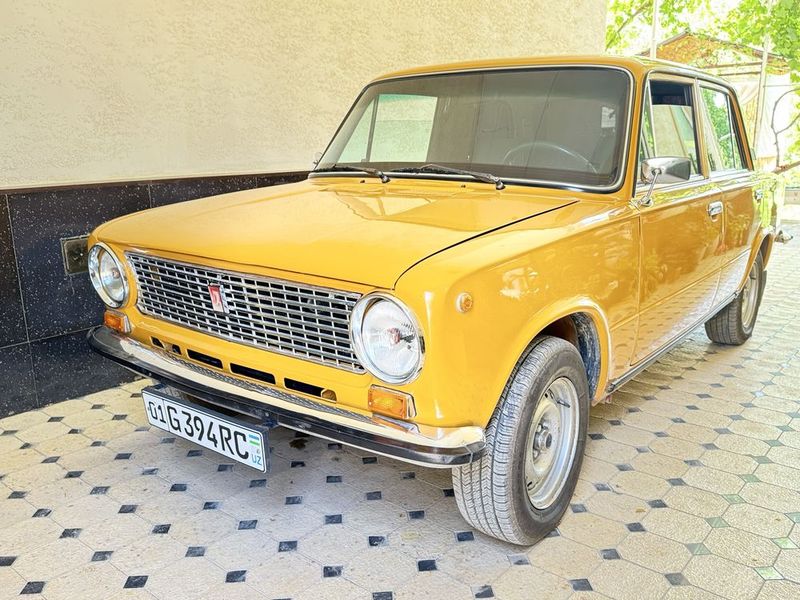 Jiguli Vaz 2101 sotiladi. Jiguli Vaz 2101 sotiladi.