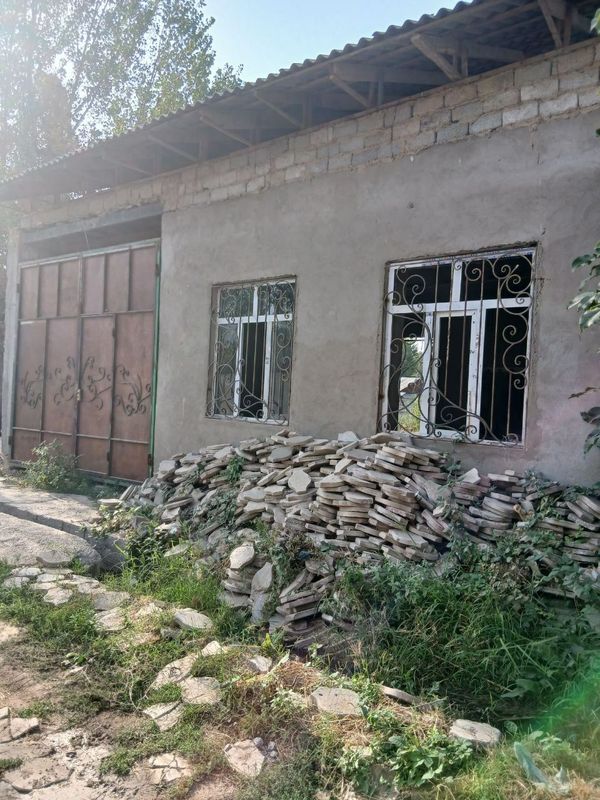 Uy hovli sotiladi