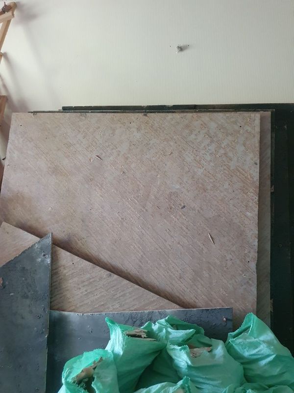 Mebelni tegidegi dispi pol bor holati ortacha Mebelni tegidegi dispi pol bor holati ortacha