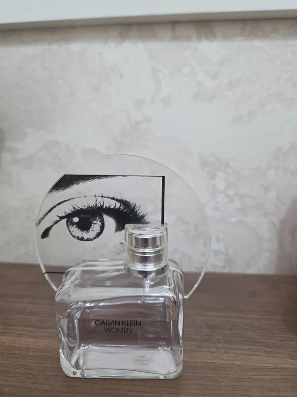 Парфюм для женщин.