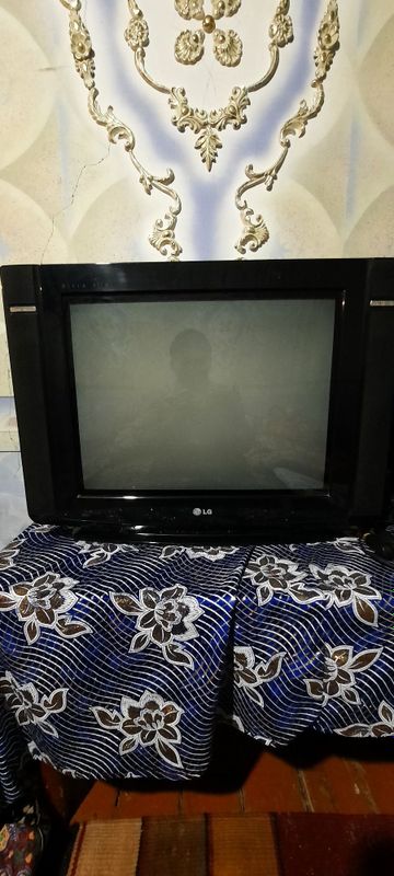 LG tv sotiladi soz holatda