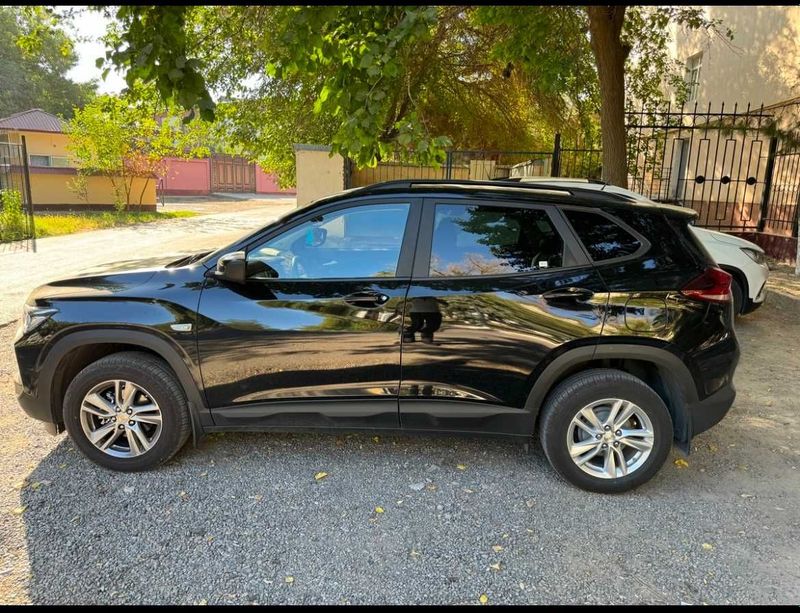 Qora chevrolet tracker 2 | 2024-yil Qora chevrolet tracker 2 | 2024-yil