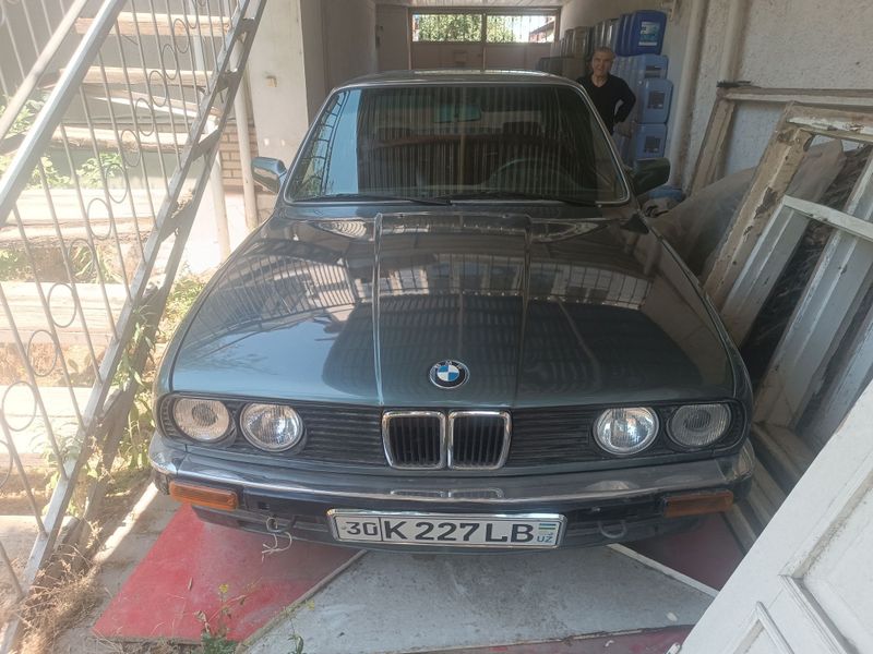 Автомашина BMW M20 E30 Автомашина BMW M20 E30