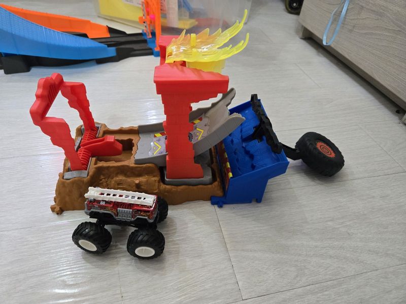 Hot wheels набор Hot wheels набор