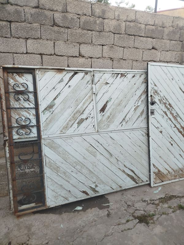 Eski darvoza. eniga3.40× boyiga2.65 Eski darvoza. eniga3.40× boyiga2.65
